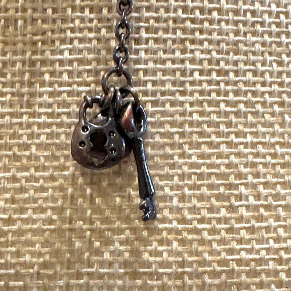 Fossil Necklace Copper Tone Necklace - beaded chain w/ Bee Pendant, rhinestones - Picture 13 of 13